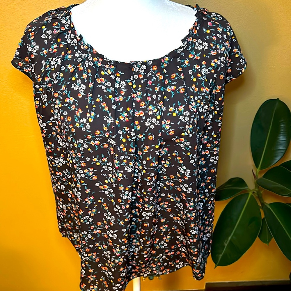 Lauren Conrad Ditsy Floral Ties in back detail Top sz L